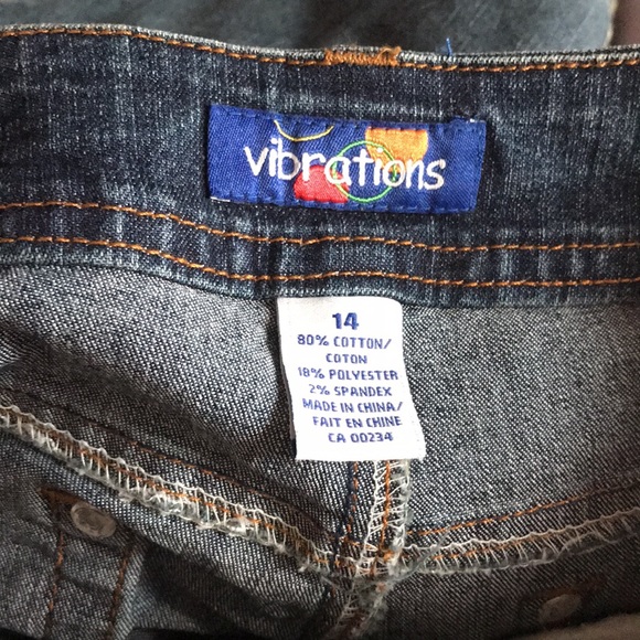 Youth Vibrations Brand Jeans with flower details - Picture 5 of 5